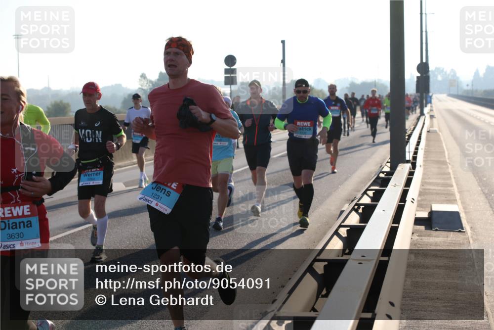 03.10.2025 - Köhlbrandbrückenlauf Lena Gebhardt http://msf.ph/oto/9054091 03.10.2025 09:16:23 Position 1 3630, 1231 meine-sportfotos.de