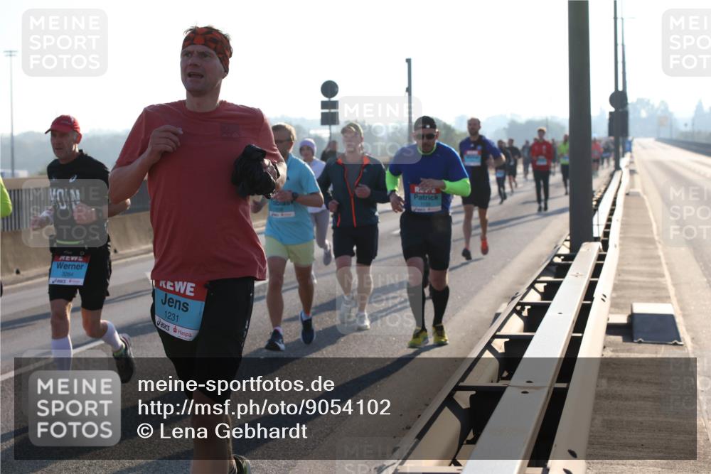 03.10.2025 - Köhlbrandbrückenlauf Lena Gebhardt http://msf.ph/oto/9054102 03.10.2025 09:16:23 Position 1 3264, 1231, 1137 meine-sportfotos.de