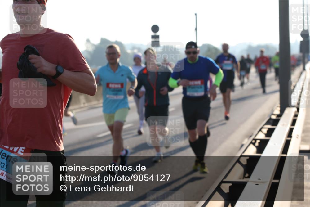 03.10.2025 - Köhlbrandbrückenlauf Lena Gebhardt http://msf.ph/oto/9054127 03.10.2025 09:16:23 Position 1 231 meine-sportfotos.de