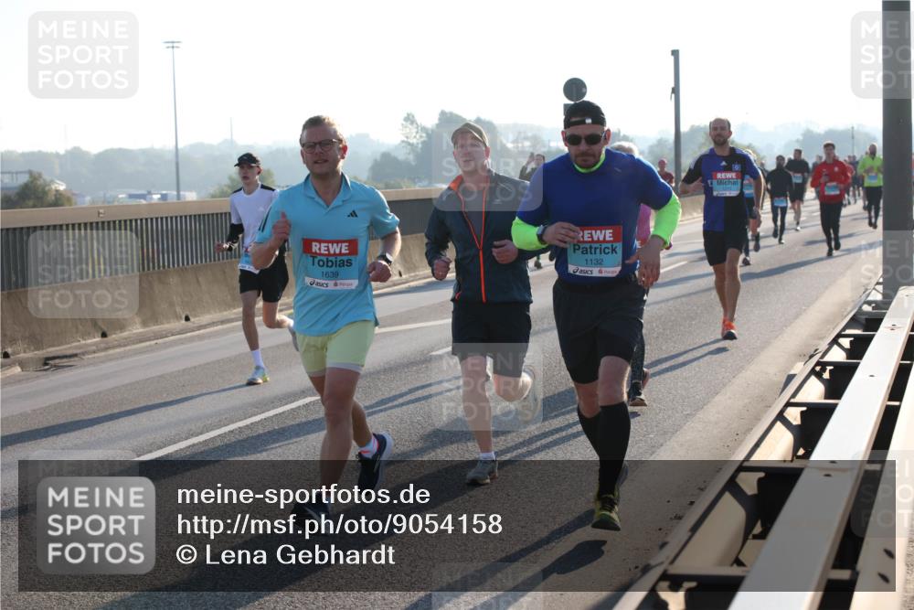 03.10.2025 - Köhlbrandbrückenlauf Lena Gebhardt http://msf.ph/oto/9054158 03.10.2025 09:16:24 Position 1 1639, 1132 meine-sportfotos.de