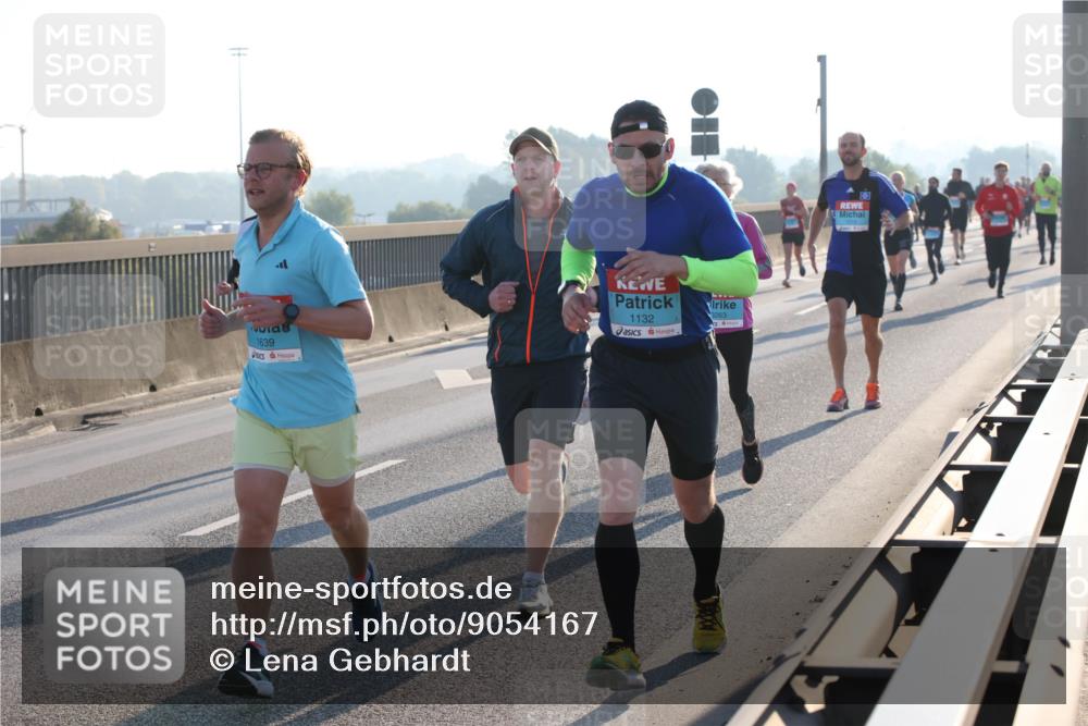 03.10.2025 - Köhlbrandbrückenlauf Lena Gebhardt http://msf.ph/oto/9054167 03.10.2025 09:16:25 Position 1 1639, 1132, 3263 meine-sportfotos.de