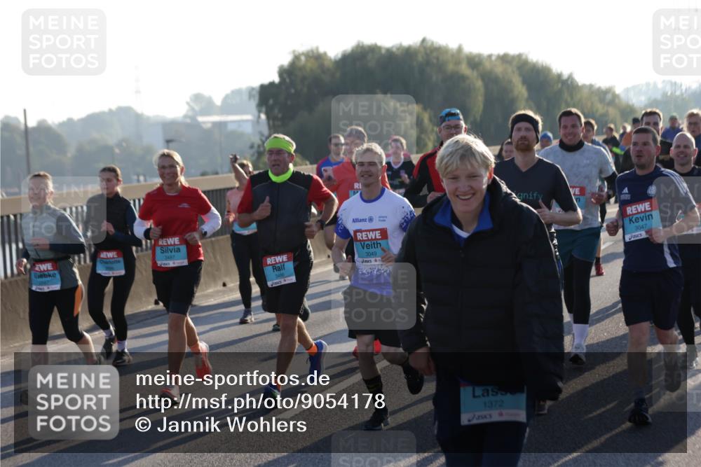 03.10.2025 - Köhlbrandbrückenlauf Jannik Wohlers http://msf.ph/oto/9054178 03.10.2025 09:20:11 Position 3 3487, 3486, 3049, 1372, 3047 meine-sportfotos.de