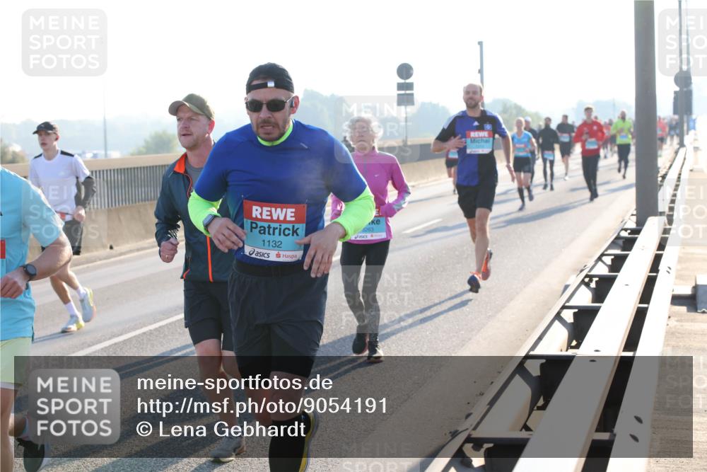 03.10.2025 - Köhlbrandbrückenlauf Lena Gebhardt http://msf.ph/oto/9054191 03.10.2025 09:16:25 Position 1 1132, 3263 meine-sportfotos.de
