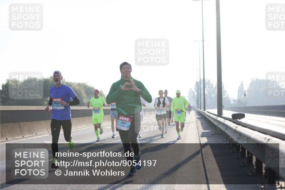 03.10.2025 - Köhlbrandbrückenlauf Jannik Wohlers http://msf.ph/oto/9054197 03.10.2025 09:11:55 Position 3 1057, 1187, 51 meine-sportfotos.de