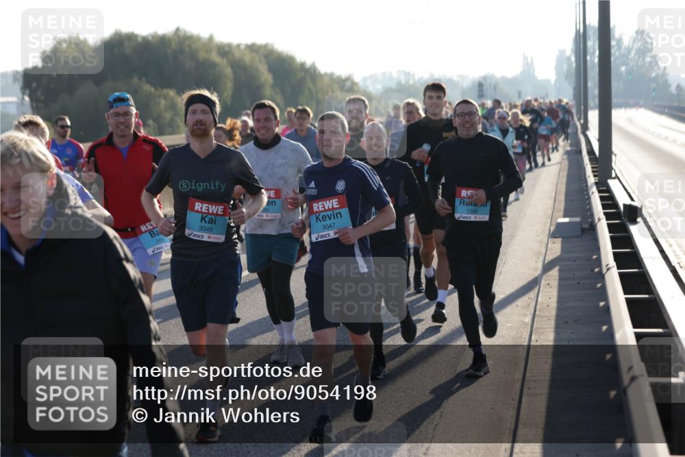 03.10.2025 - Köhlbrandbrückenlauf Jannik Wohlers http://msf.ph/oto/9054198 03.10.2025 09:20:12 Position 3 2450, 3048, 3047, 1588 meine-sportfotos.de