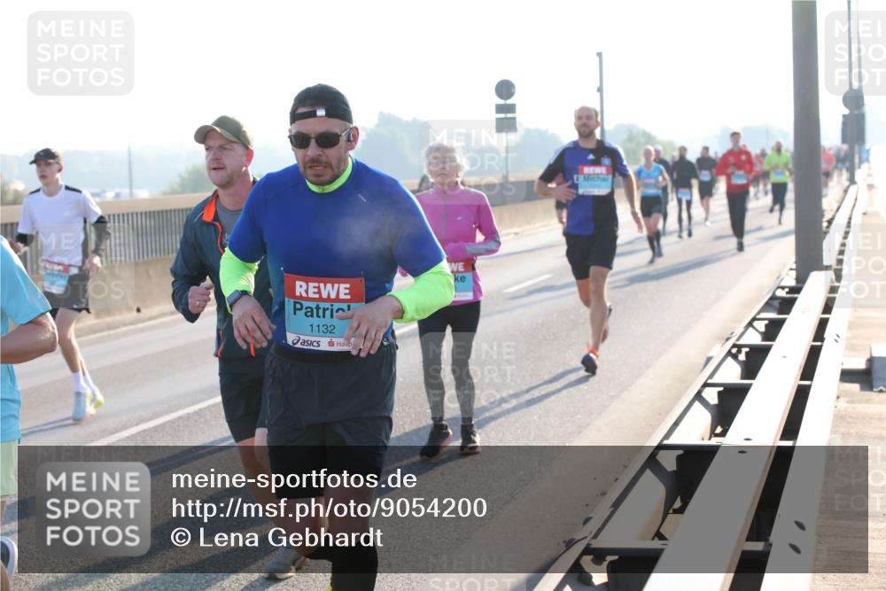 03.10.2025 - Köhlbrandbrückenlauf Lena Gebhardt http://msf.ph/oto/9054200 03.10.2025 09:16:25 Position 1 1132 meine-sportfotos.de
