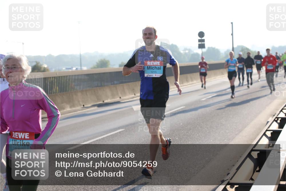 03.10.2025 - Köhlbrandbrückenlauf Lena Gebhardt http://msf.ph/oto/9054259 03.10.2025 09:16:26 Position 1 3263, 1215 meine-sportfotos.de