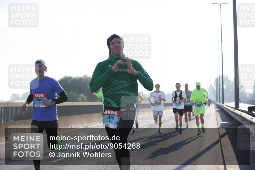 03.10.2025 - Köhlbrandbrückenlauf Jannik Wohlers http://msf.ph/oto/9054268 03.10.2025 09:11:56 Position 3 1057, 1187 meine-sportfotos.de