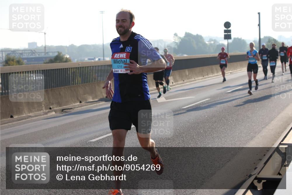 03.10.2025 - Köhlbrandbrückenlauf Lena Gebhardt http://msf.ph/oto/9054269 03.10.2025 09:16:27 Position 1 1215 meine-sportfotos.de
