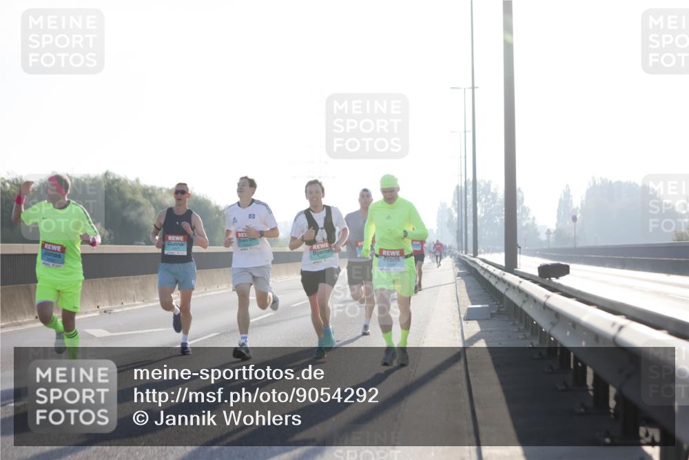 03.10.2025 - Köhlbrandbrückenlauf Jannik Wohlers http://msf.ph/oto/9054292 03.10.2025 09:11:57 Position 3 57 meine-sportfotos.de
