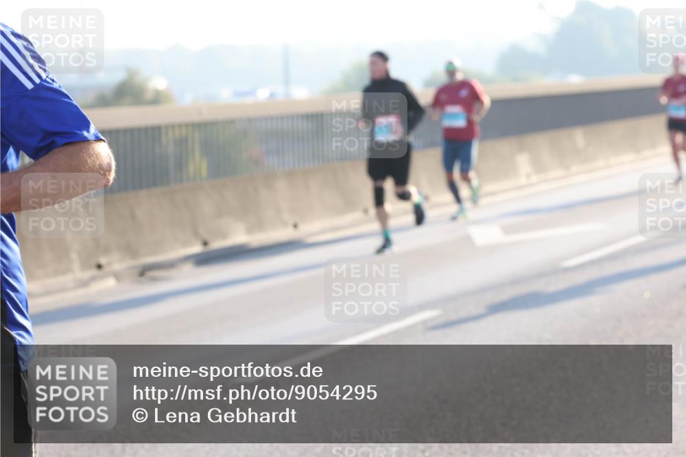 03.10.2025 - Köhlbrandbrückenlauf Lena Gebhardt http://msf.ph/oto/9054295 03.10.2025 09:16:27 Position 1  meine-sportfotos.de