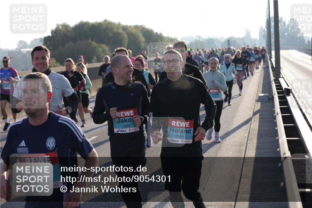 03.10.2025 - Köhlbrandbrückenlauf Jannik Wohlers http://msf.ph/oto/9054301 03.10.2025 09:20:13 Position 3 3047, 1892, 1588, 1954 meine-sportfotos.de