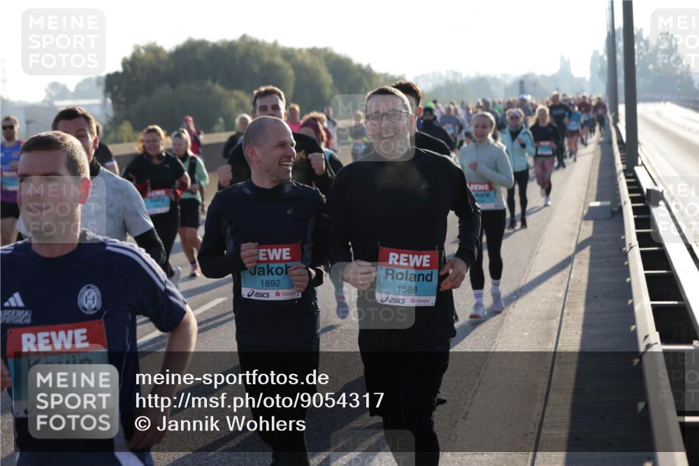 03.10.2025 - Köhlbrandbrückenlauf Jannik Wohlers http://msf.ph/oto/9054317 03.10.2025 09:20:14 Position 3 3047, 1892, 1588 meine-sportfotos.de