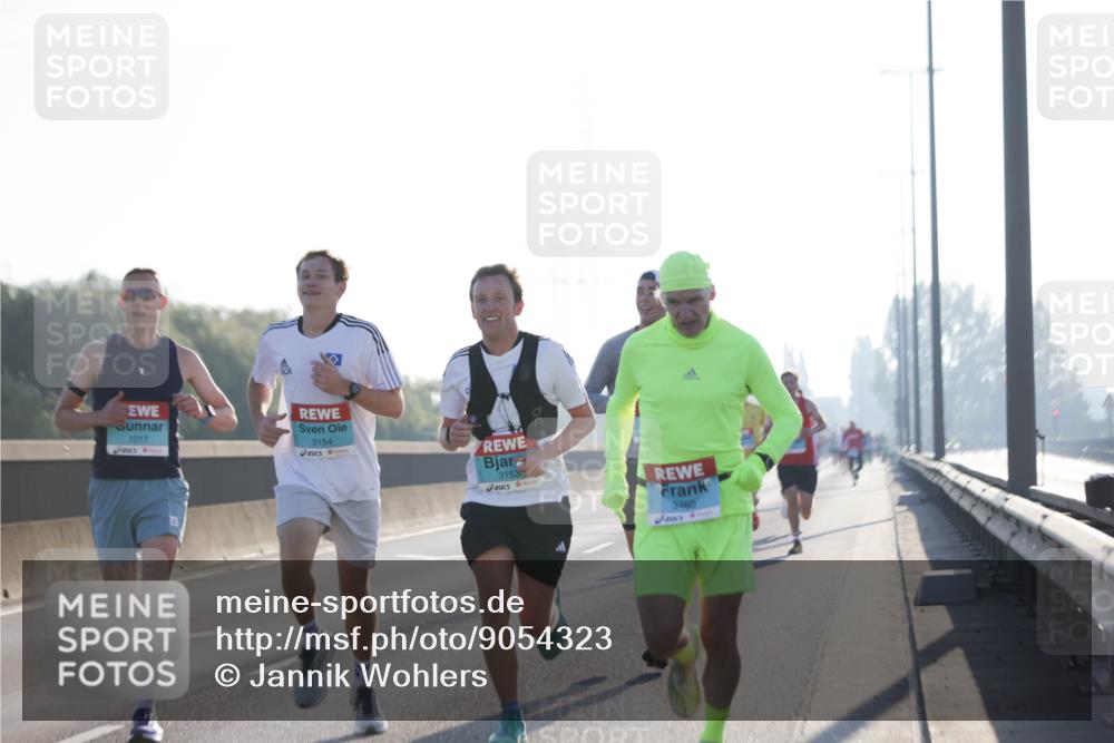 03.10.2025 - Köhlbrandbrückenlauf Jannik Wohlers http://msf.ph/oto/9054323 03.10.2025 09:11:57 Position 3 1017, 3154, 3153, 3460 meine-sportfotos.de