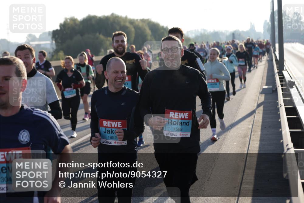 03.10.2025 - Köhlbrandbrückenlauf Jannik Wohlers http://msf.ph/oto/9054327 03.10.2025 09:20:14 Position 3 3047, 1892, 1588 meine-sportfotos.de
