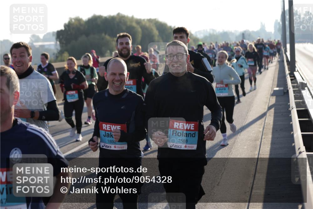03.10.2025 - Köhlbrandbrückenlauf Jannik Wohlers http://msf.ph/oto/9054328 03.10.2025 09:20:14 Position 3 47, 1892, 1588 meine-sportfotos.de