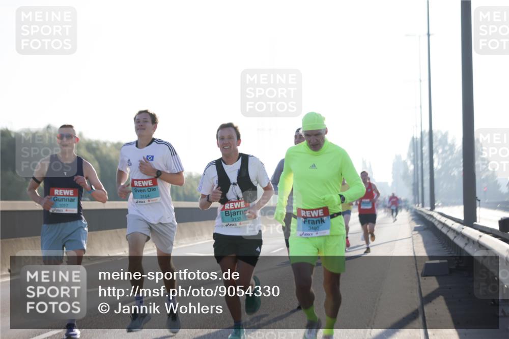 03.10.2025 - Köhlbrandbrückenlauf Jannik Wohlers http://msf.ph/oto/9054330 03.10.2025 09:11:57 Position 3 1017, 3154, 3153, 3460 meine-sportfotos.de