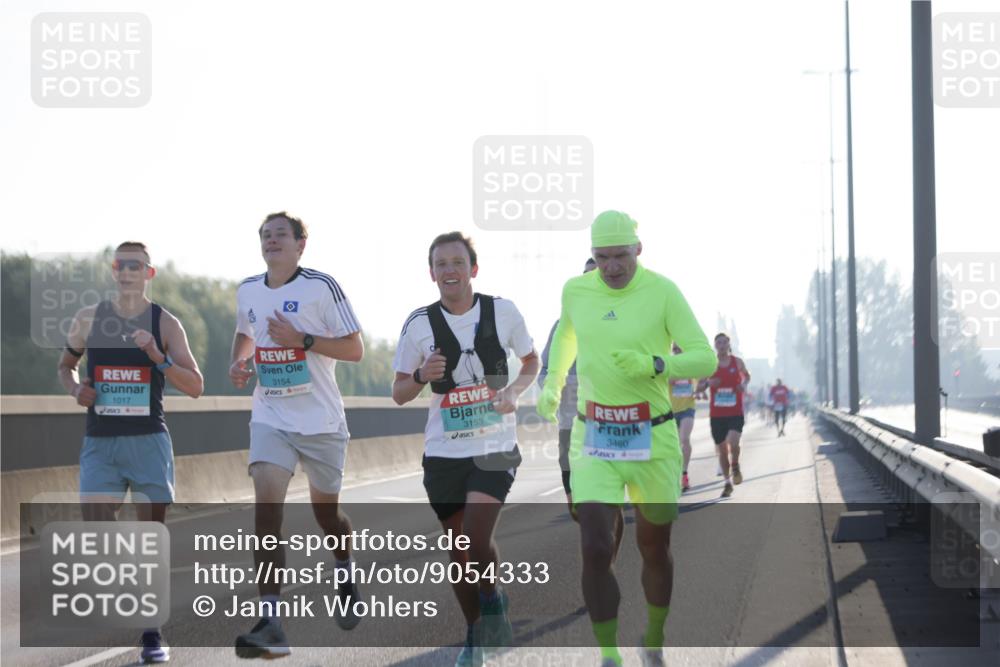 03.10.2025 - Köhlbrandbrückenlauf Jannik Wohlers http://msf.ph/oto/9054333 03.10.2025 09:11:57 Position 3 1017, 3154, 3153, 3460 meine-sportfotos.de