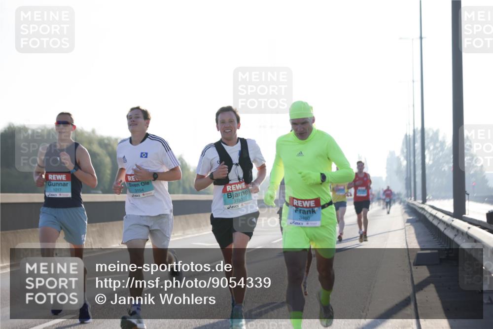 03.10.2025 - Köhlbrandbrückenlauf Jannik Wohlers http://msf.ph/oto/9054339 03.10.2025 09:11:57 Position 3 1017, 3154, 3153, 3460 meine-sportfotos.de