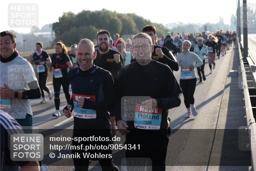 03.10.2025 - Köhlbrandbrückenlauf Jannik Wohlers http://msf.ph/oto/9054341 03.10.2025 09:20:14 Position 3 82, 1, 1892, 1588 meine-sportfotos.de