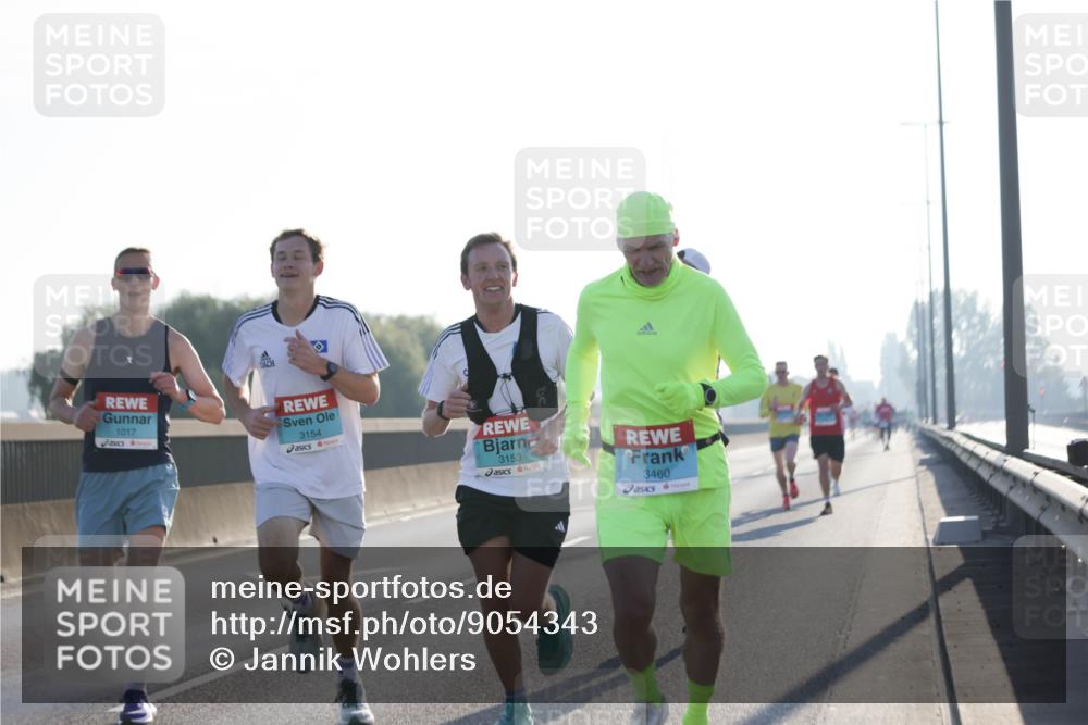 03.10.2025 - Köhlbrandbrückenlauf Jannik Wohlers http://msf.ph/oto/9054343 03.10.2025 09:11:58 Position 3 1017, 3154, 3153, 3460 meine-sportfotos.de