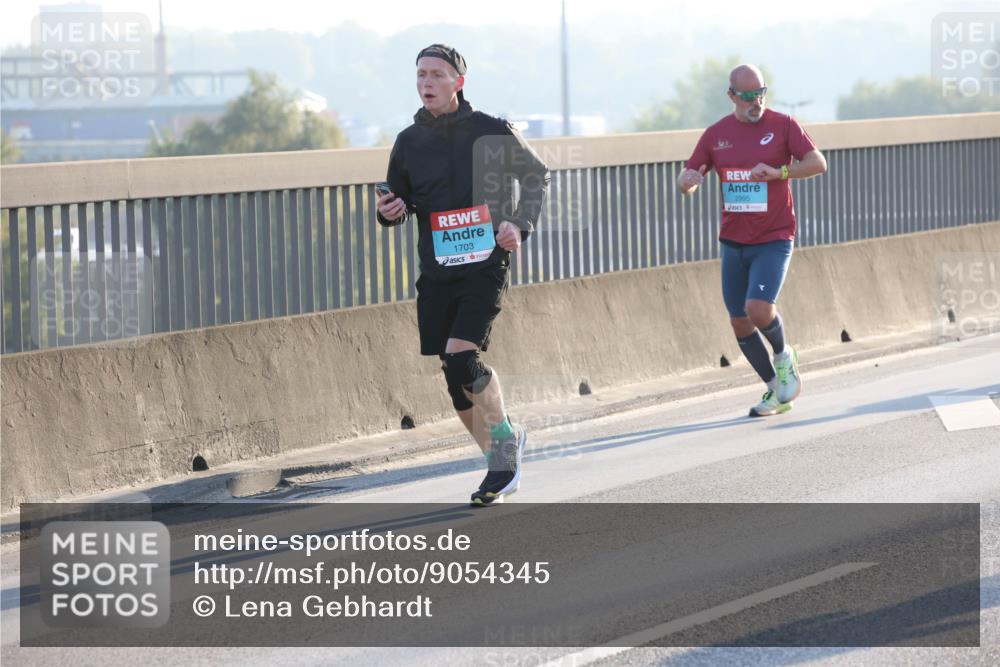 03.10.2025 - Köhlbrandbrückenlauf Lena Gebhardt http://msf.ph/oto/9054345 03.10.2025 09:16:28 Position 1 1703, 2995 meine-sportfotos.de