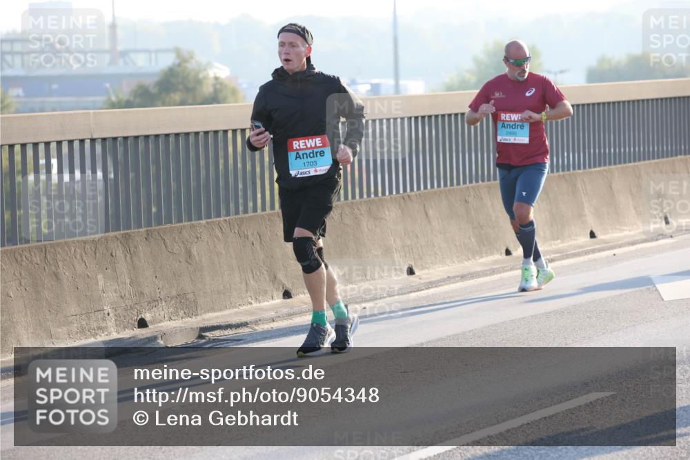 03.10.2025 - Köhlbrandbrückenlauf Lena Gebhardt http://msf.ph/oto/9054348 03.10.2025 09:16:28 Position 1 1703, 2995 meine-sportfotos.de