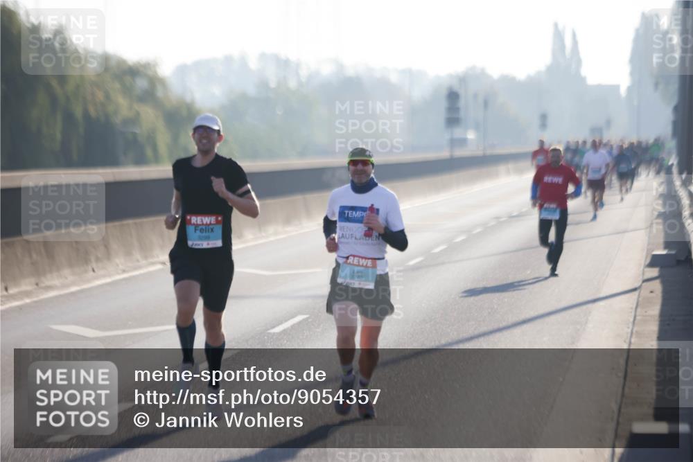 03.10.2025 - Köhlbrandbrückenlauf Jannik Wohlers http://msf.ph/oto/9054357 03.10.2025 09:12:06 Position 3 3299, 3740 meine-sportfotos.de