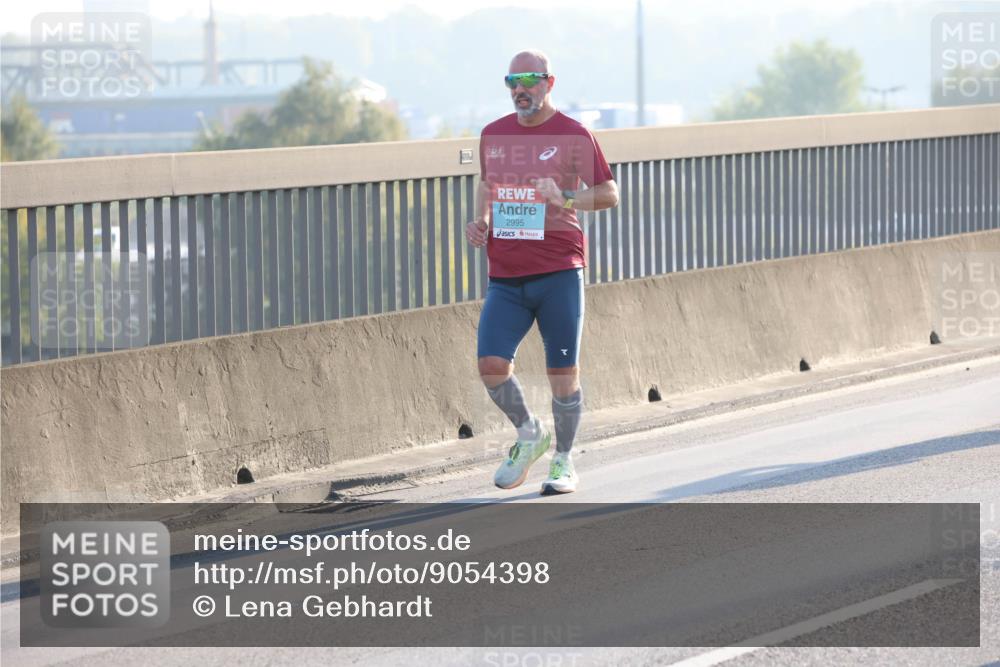 03.10.2025 - Köhlbrandbrückenlauf Lena Gebhardt http://msf.ph/oto/9054398 03.10.2025 09:16:29 Position 1 2995 meine-sportfotos.de