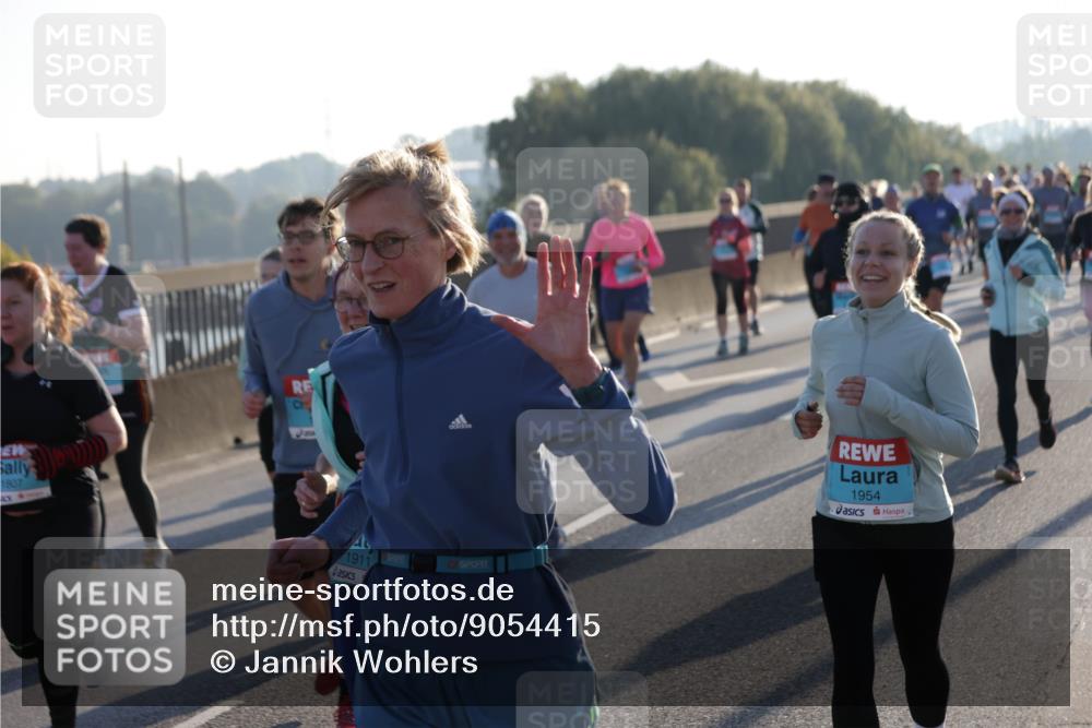 03.10.2025 - Köhlbrandbrückenlauf Jannik Wohlers http://msf.ph/oto/9054415 03.10.2025 09:20:16 Position 3 1807, 25, 1911, 1954 meine-sportfotos.de