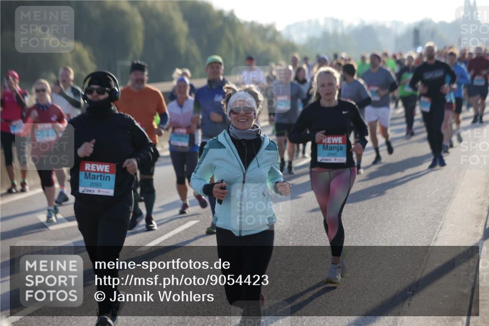 03.10.2025 - Köhlbrandbrückenlauf Jannik Wohlers http://msf.ph/oto/9054423 03.10.2025 09:20:17 Position 3 2093, 3445 meine-sportfotos.de