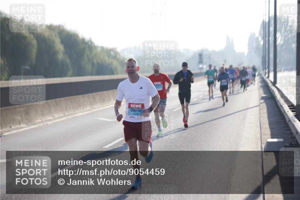 03.10.2025 - Köhlbrandbrückenlauf Jannik Wohlers http://msf.ph/oto/9054459 03.10.2025 09:12:22 Position 3 3086 meine-sportfotos.de