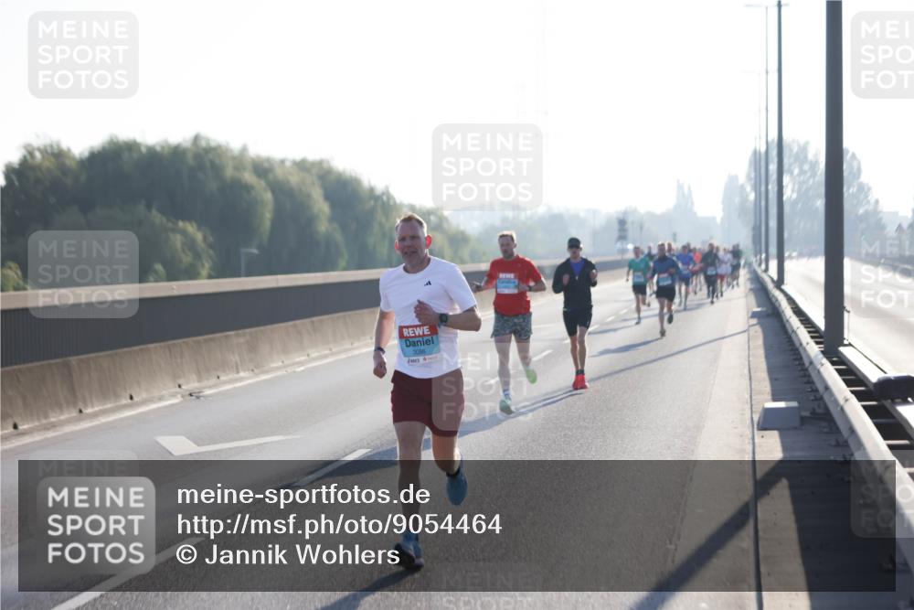 03.10.2025 - Köhlbrandbrückenlauf Jannik Wohlers http://msf.ph/oto/9054464 03.10.2025 09:12:23 Position 3 3086 meine-sportfotos.de