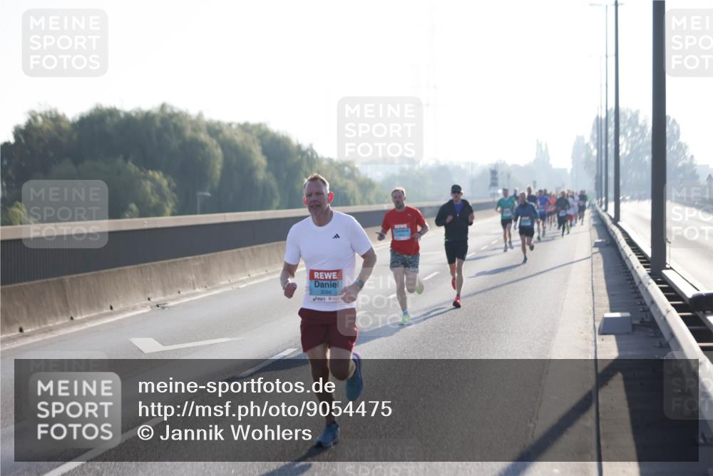 03.10.2025 - Köhlbrandbrückenlauf Jannik Wohlers http://msf.ph/oto/9054475 03.10.2025 09:12:23 Position 3 3086 meine-sportfotos.de