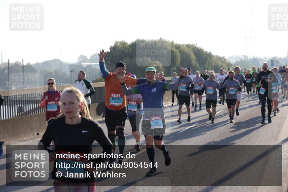 03.10.2025 - Köhlbrandbrückenlauf Jannik Wohlers http://msf.ph/oto/9054544 03.10.2025 09:20:20 Position 3 1593, 1746, 3445, 153, 3736 meine-sportfotos.de