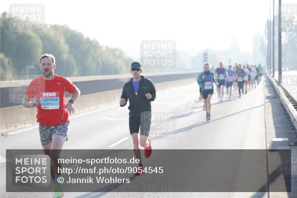 03.10.2025 - Köhlbrandbrückenlauf Jannik Wohlers http://msf.ph/oto/9054545 03.10.2025 09:12:25 Position 3 2402 meine-sportfotos.de
