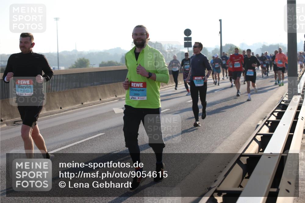 03.10.2025 - Köhlbrandbrückenlauf Lena Gebhardt http://msf.ph/oto/9054615 03.10.2025 09:16:35 Position 1 1197, 2889 meine-sportfotos.de