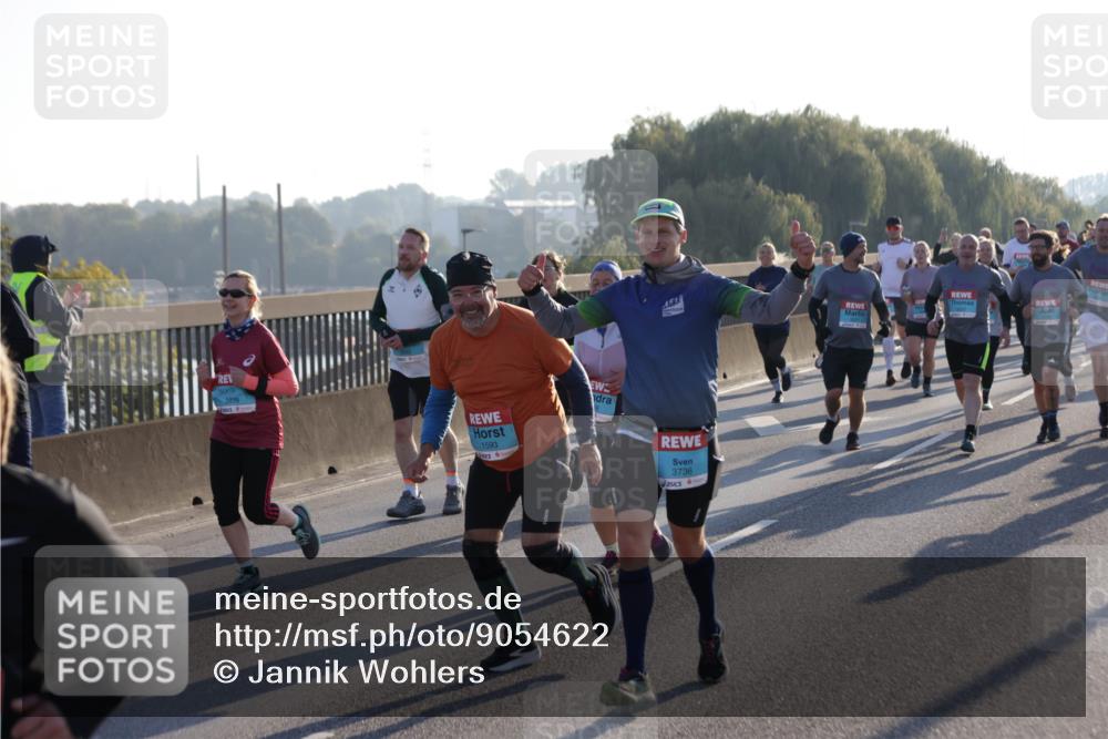 03.10.2025 - Köhlbrandbrückenlauf Jannik Wohlers http://msf.ph/oto/9054622 03.10.2025 09:20:20 Position 3 853, 1593, 3736 meine-sportfotos.de