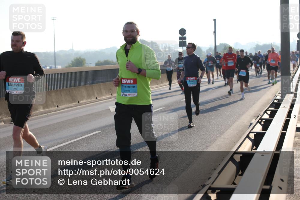 03.10.2025 - Köhlbrandbrückenlauf Lena Gebhardt http://msf.ph/oto/9054624 03.10.2025 09:16:35 Position 1 1197, 2889 meine-sportfotos.de