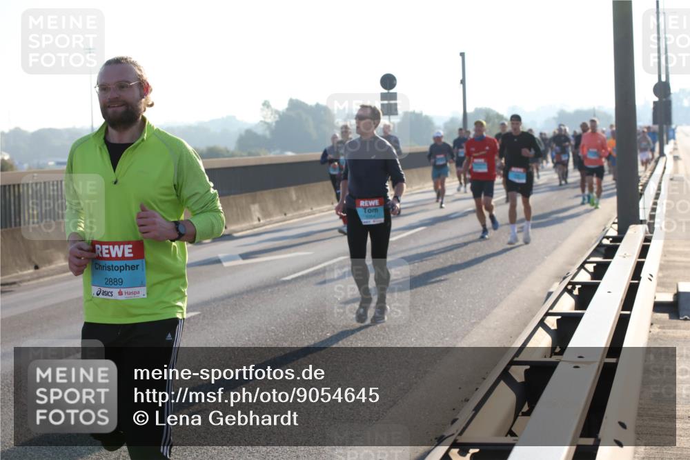 03.10.2025 - Köhlbrandbrückenlauf Lena Gebhardt http://msf.ph/oto/9054645 03.10.2025 09:16:35 Position 1 2889 meine-sportfotos.de