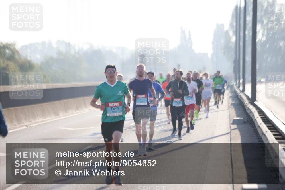 03.10.2025 - Köhlbrandbrückenlauf Jannik Wohlers http://msf.ph/oto/9054652 03.10.2025 09:12:29 Position 3 1268 meine-sportfotos.de