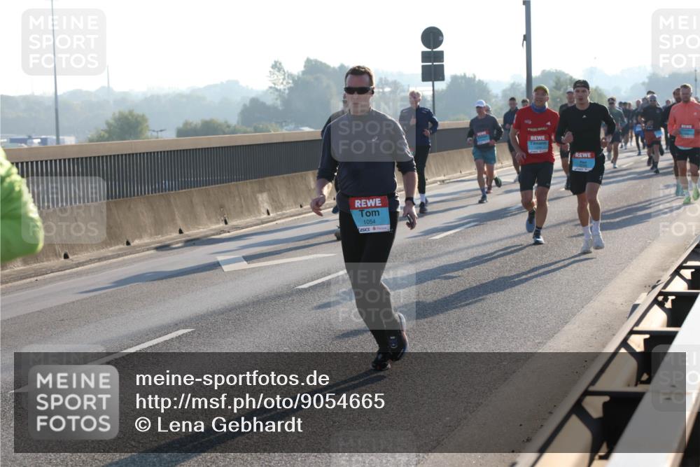 03.10.2025 - Köhlbrandbrückenlauf Lena Gebhardt http://msf.ph/oto/9054665 03.10.2025 09:16:36 Position 1 1054 meine-sportfotos.de