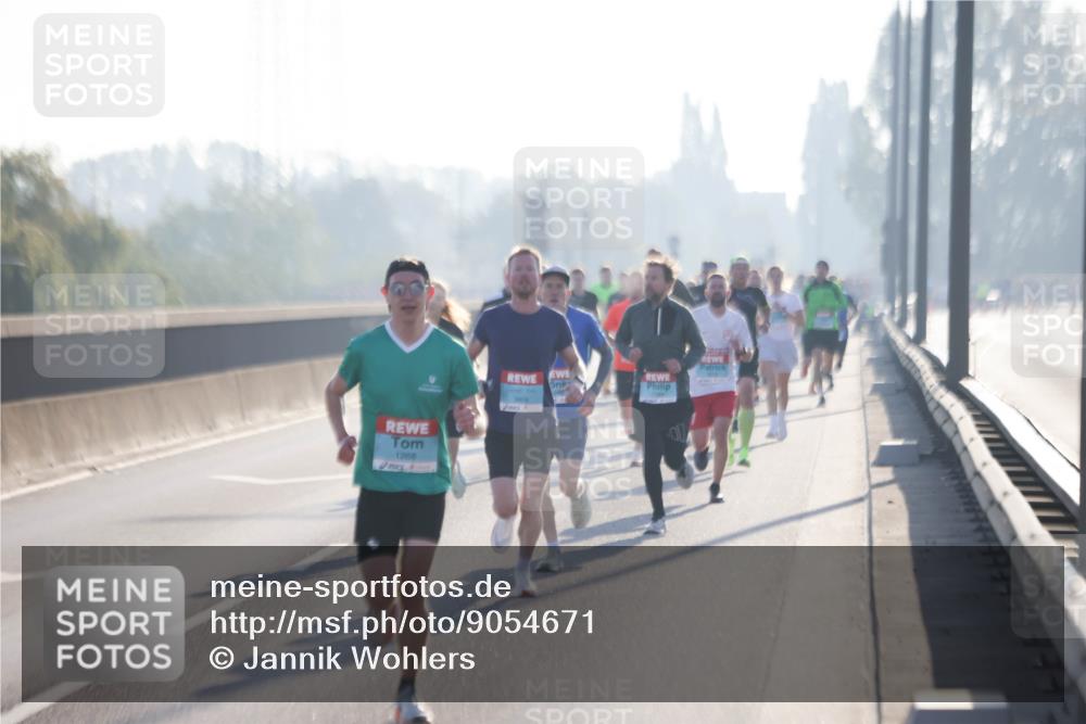 03.10.2025 - Köhlbrandbrückenlauf Jannik Wohlers http://msf.ph/oto/9054671 03.10.2025 09:12:29 Position 3 1268 meine-sportfotos.de