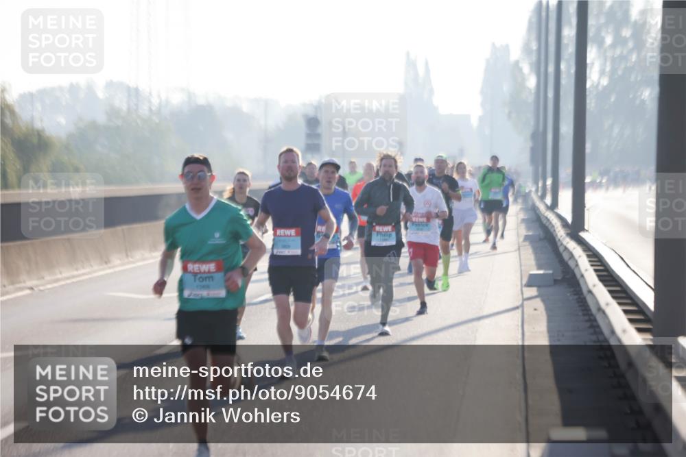 03.10.2025 - Köhlbrandbrückenlauf Jannik Wohlers http://msf.ph/oto/9054674 03.10.2025 09:12:30 Position 3 1268 meine-sportfotos.de