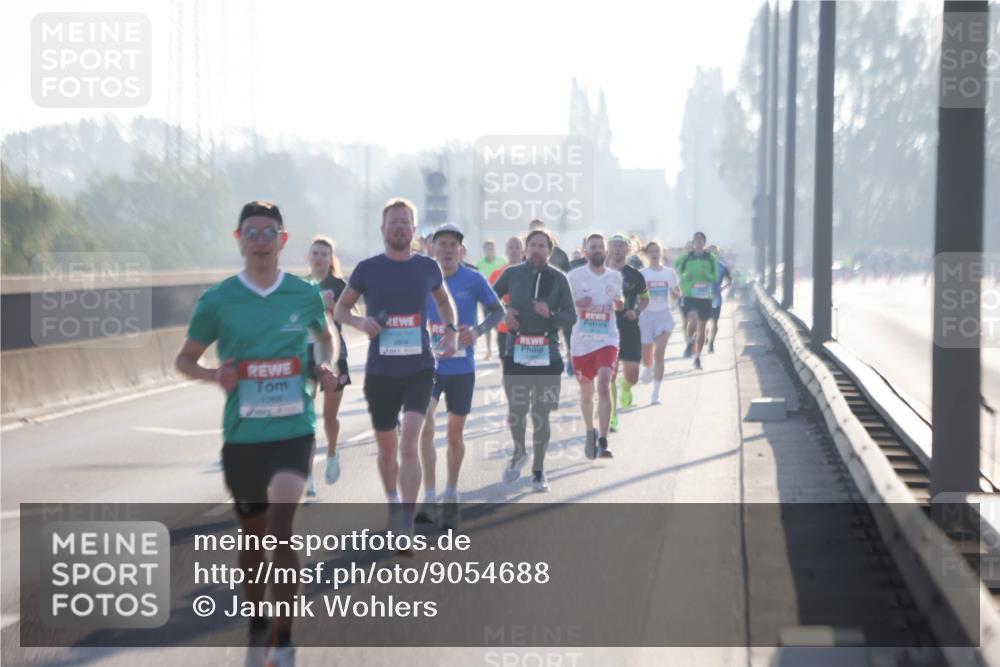 03.10.2025 - Köhlbrandbrückenlauf Jannik Wohlers http://msf.ph/oto/9054688 03.10.2025 09:12:30 Position 3 1968 meine-sportfotos.de