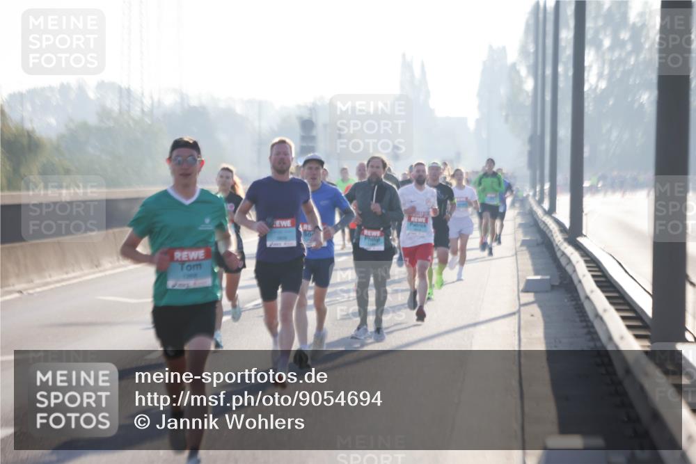 03.10.2025 - Köhlbrandbrückenlauf Jannik Wohlers http://msf.ph/oto/9054694 03.10.2025 09:12:30 Position 3 1268, 3809 meine-sportfotos.de