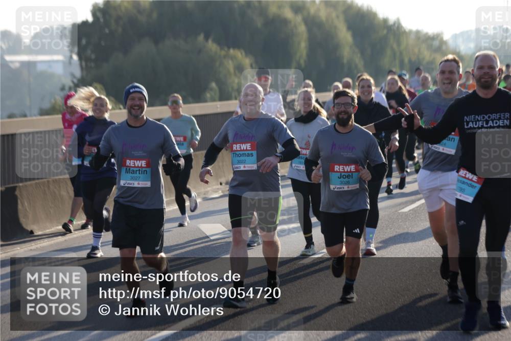 03.10.2025 - Köhlbrandbrückenlauf Jannik Wohlers http://msf.ph/oto/9054720 03.10.2025 09:20:22 Position 3 3027, 3022, 1831, 3026, 1785 meine-sportfotos.de