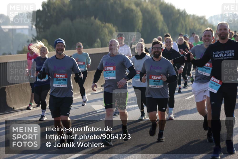 03.10.2025 - Köhlbrandbrückenlauf Jannik Wohlers http://msf.ph/oto/9054723 03.10.2025 09:20:22 Position 3 3027, 3022, 1831, 3026, 3024, 1785 meine-sportfotos.de