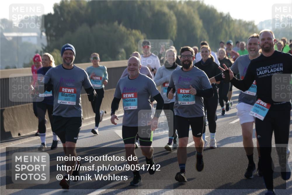 03.10.2025 - Köhlbrandbrückenlauf Jannik Wohlers http://msf.ph/oto/9054742 03.10.2025 09:20:22 Position 3 3027, 3022, 3026, 1785 meine-sportfotos.de