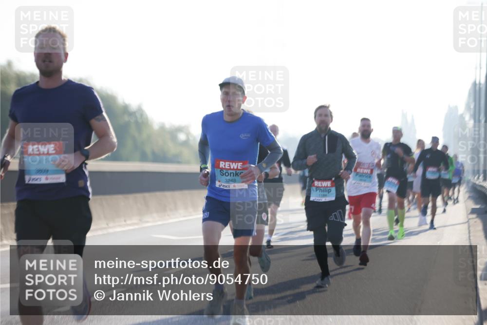 03.10.2025 - Köhlbrandbrückenlauf Jannik Wohlers http://msf.ph/oto/9054750 03.10.2025 09:12:35 Position 3 3809, 3248, 1184, 00 meine-sportfotos.de